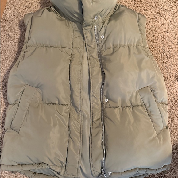 Bershka Quilted Vest in Khaki - Picture 1 of 4